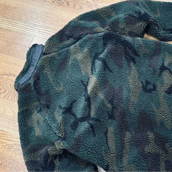 Carhartt WIP Woodland Camo Sherpa Jacket - Picture 7 of 11